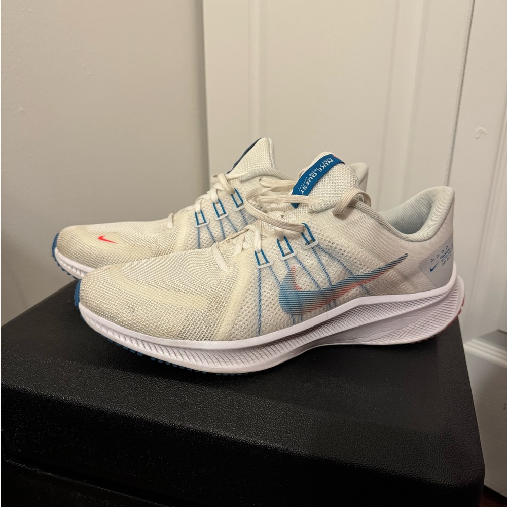 Nike Men's Cream and Blue Athletic Shoes